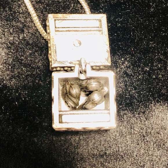 Necklace with angels - Picture 3 of 6